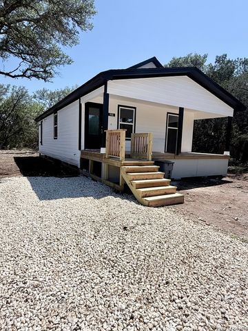 918 Scenic Dr, Bandera, TX 78003