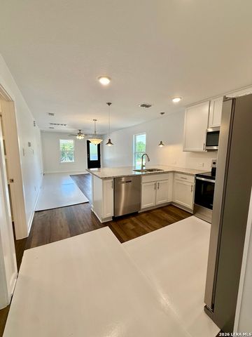 918 Scenic Dr, Bandera, TX 78003