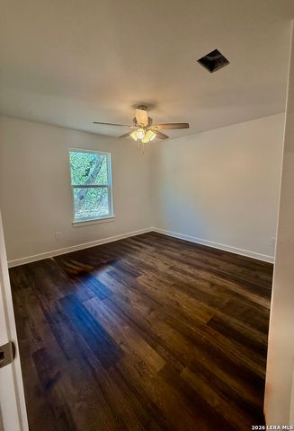 918 Scenic Dr, Bandera, TX 78003