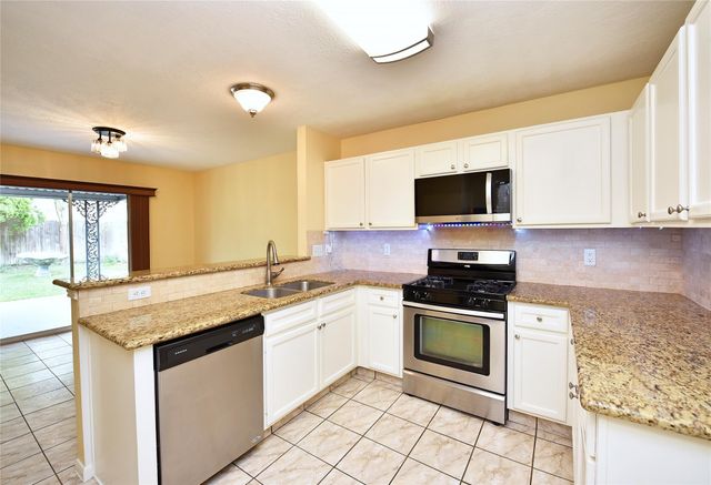 18302 Campbellford Drive, Tomball, TX 77377