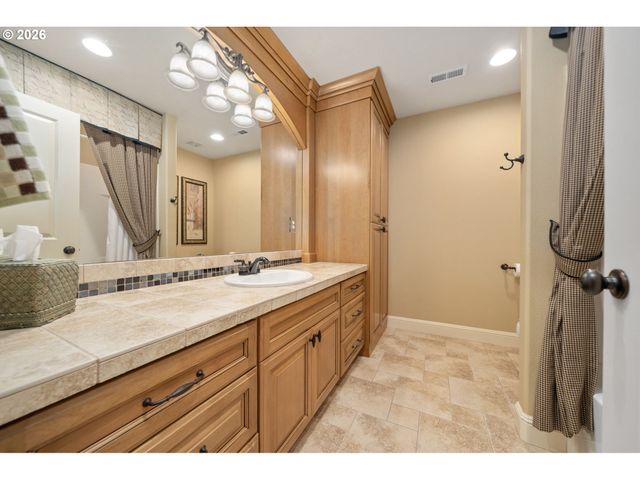 4332 Se 166TH Ct, Vancouver, WA 98683