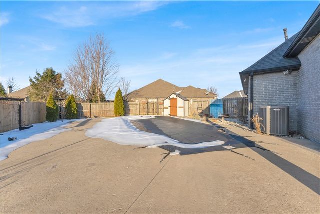 2711 S Haley Court, Rogers, AR 72758