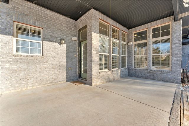 2711 S Haley Court, Rogers, AR 72758