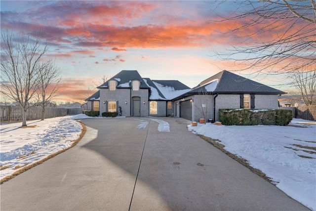 2711 S Haley Court, Rogers, AR 72758