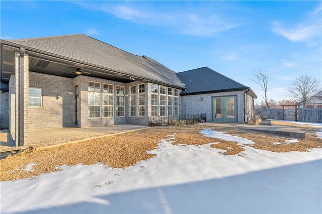 2711 S Haley Court, Rogers, AR 72758