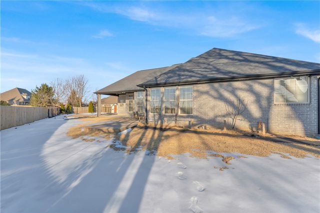 2711 S Haley Court, Rogers, AR 72758