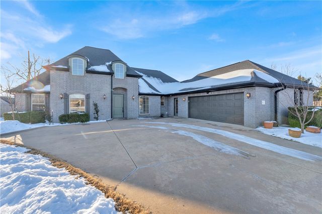 2711 S Haley Court, Rogers, AR 72758