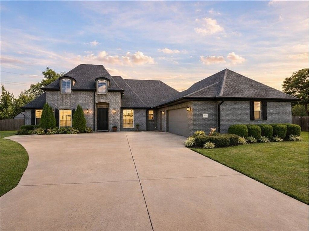 2711 S Haley Court, Rogers, AR 72758