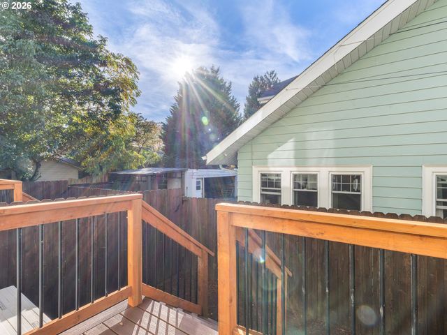 2092 N Watts St, Portland, OR 97217