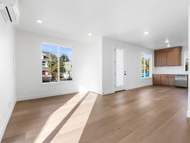 2092 N Watts St, Portland, OR 97217