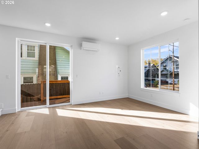 2092 N Watts St, Portland, OR 97217