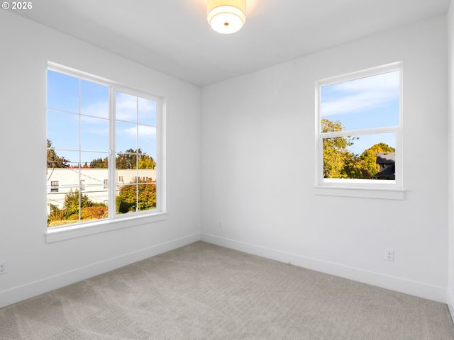 2092 N Watts St, Portland, OR 97217