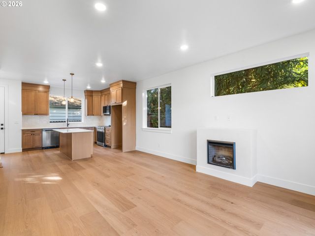 2092 N Watts St, Portland, OR 97217