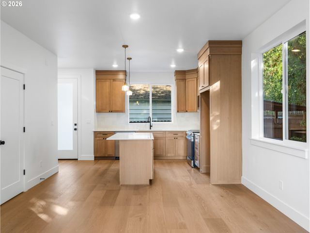 2092 N Watts St, Portland, OR 97217