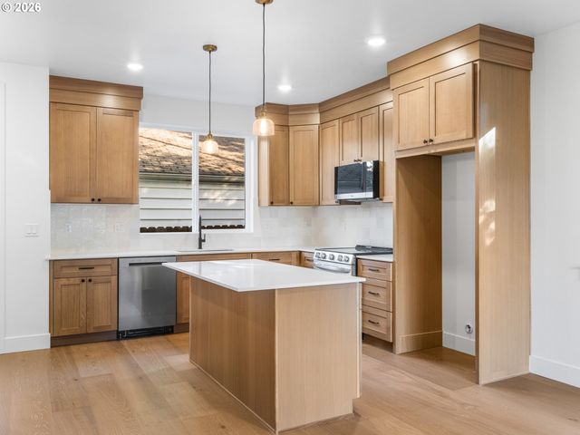 2092 N Watts St, Portland, OR 97217