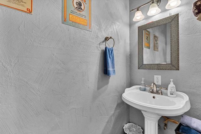 316 N Blaine St, Wellington, KS 67152