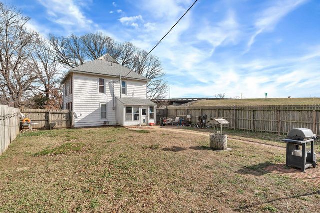 316 N Blaine St, Wellington, KS 67152