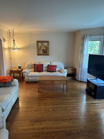 5813 W Cornelia Avenue, Chicago, IL 60634