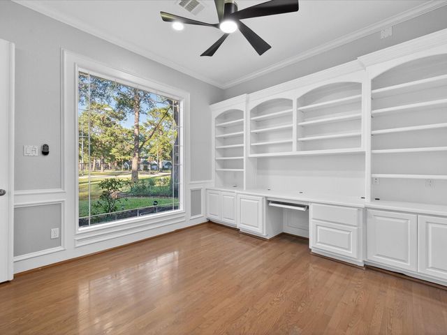 11 Gleannloch Estates Drive, Spring, TX 77379