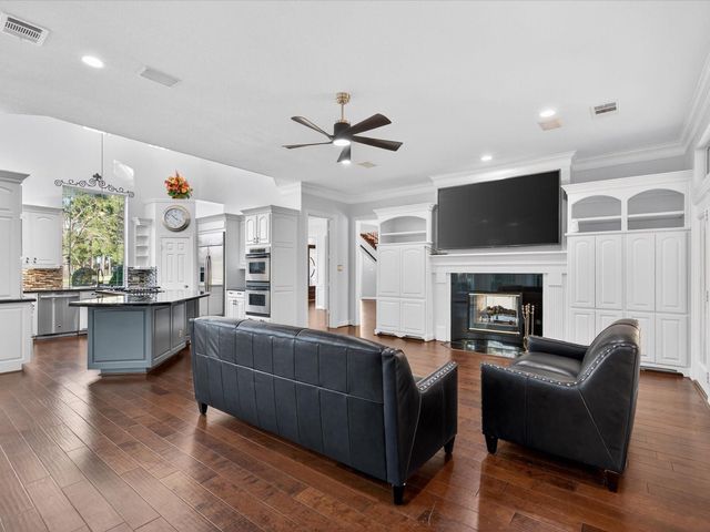 11 Gleannloch Estates Drive, Spring, TX 77379