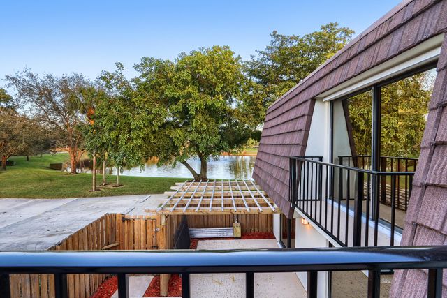 2403 24th Lane, Palm Beach Gardens, FL 33418