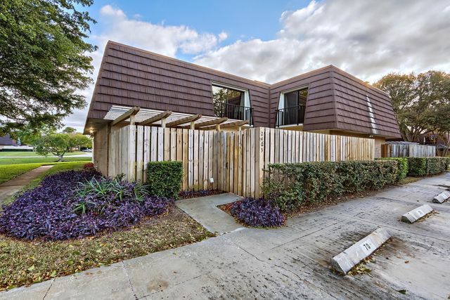 2403 24th Lane, Palm Beach Gardens, FL 33418