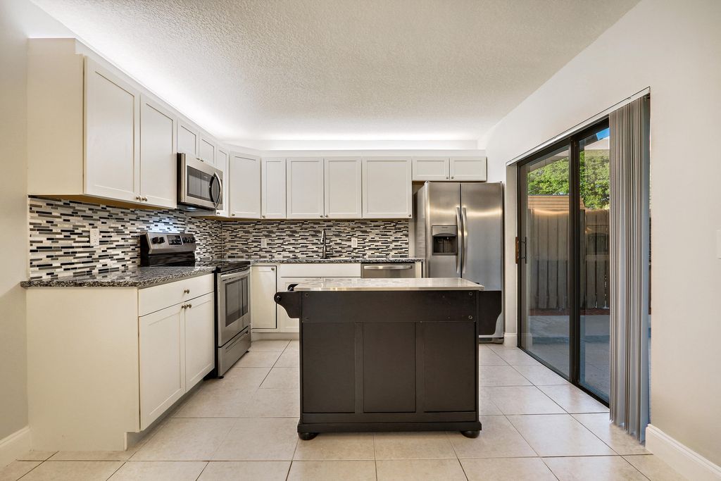 2403 24th Lane, Palm Beach Gardens, FL 33418