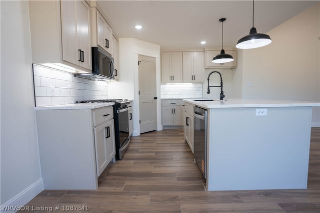 1006 Raleigh Street, Lavaca, AR 72941