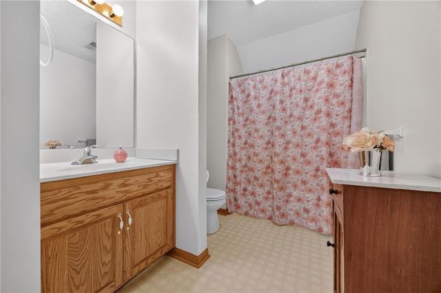 10912 N Wallace Avenue, Kansas City, MO 64157