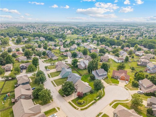 10912 N Wallace Avenue, Kansas City, MO 64157