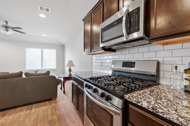 831 Petunia Falls Lane, Rosharon, TX 77583