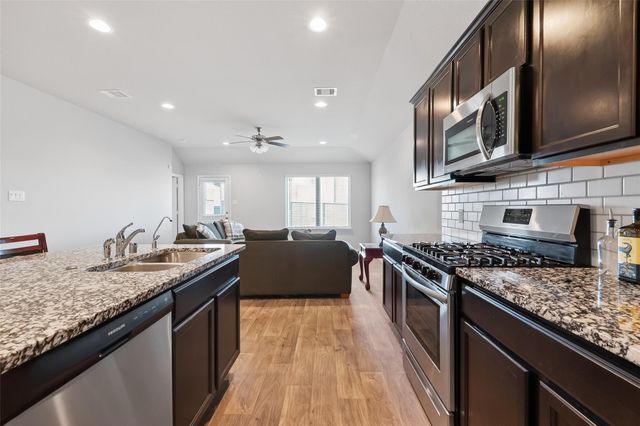 831 Petunia Falls Lane, Rosharon, TX 77583