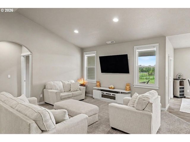 11862 STEINKAMP Rd Se, Aumsville, OR 97325