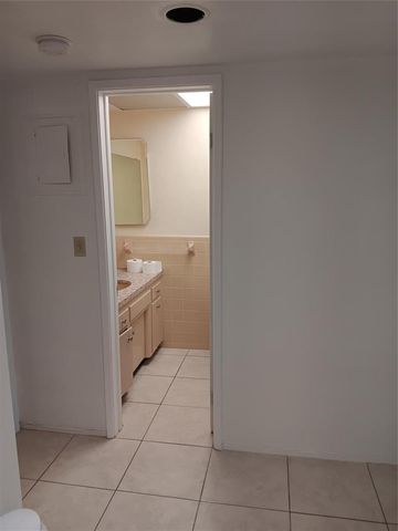 1110 N Riverside Drive 26, Pompano Beach, FL 33062