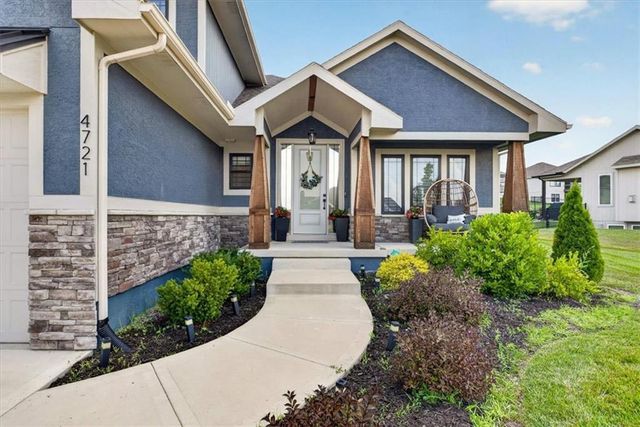 4721 NE Jamestown Drive, Lee's Summit, MO 64064