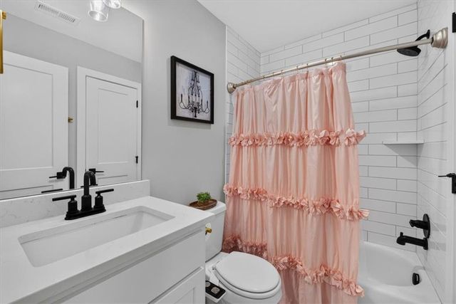 4721 NE Jamestown Drive, Lee's Summit, MO 64064