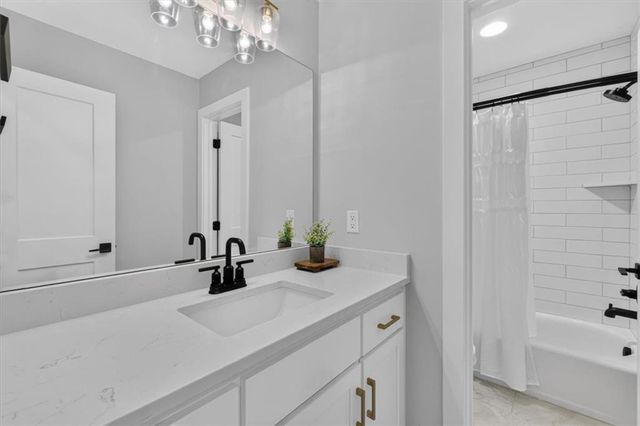 4721 NE Jamestown Drive, Lee's Summit, MO 64064