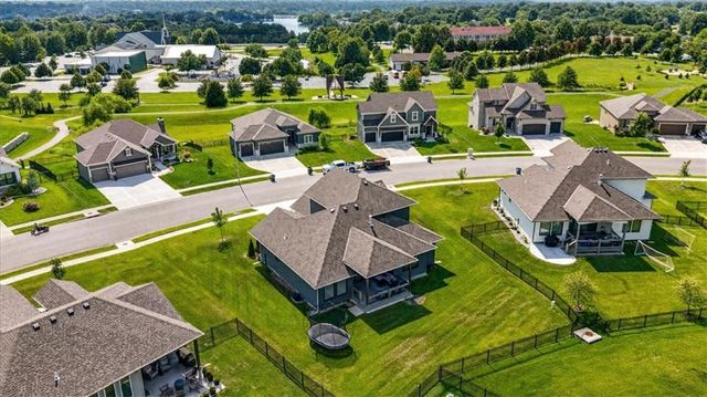 4721 NE Jamestown Drive, Lee's Summit, MO 64064