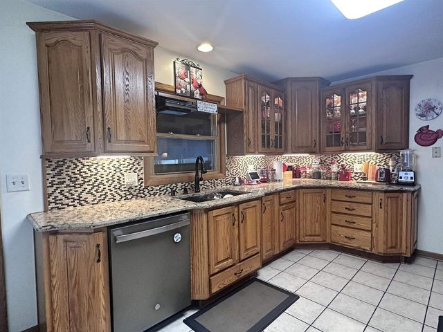 22 N Pine Street, Janesville, WI 53548