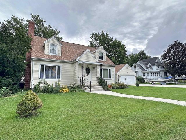22 N Pine Street, Janesville, WI 53548