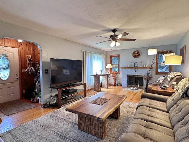 22 N Pine Street, Janesville, WI 53548