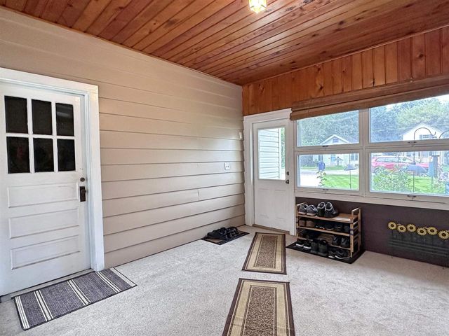 22 N Pine Street, Janesville, WI 53548