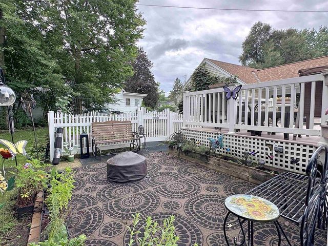 22 N Pine Street, Janesville, WI 53548