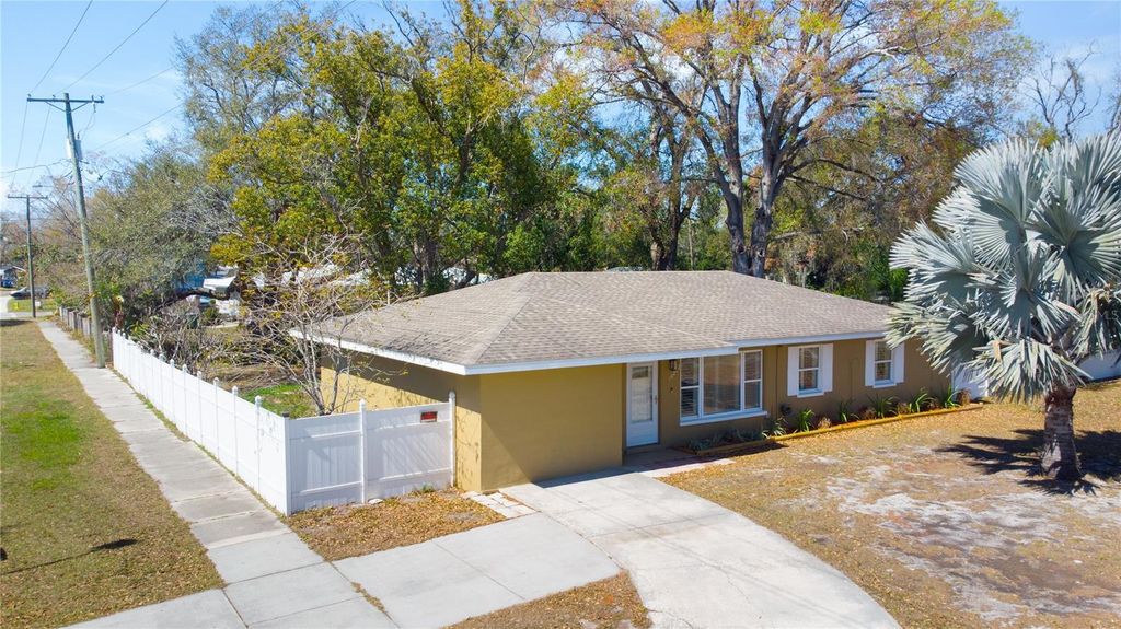 Image 2 of property listing at 10202 N BOULEVARD, Tampa, FL 33612