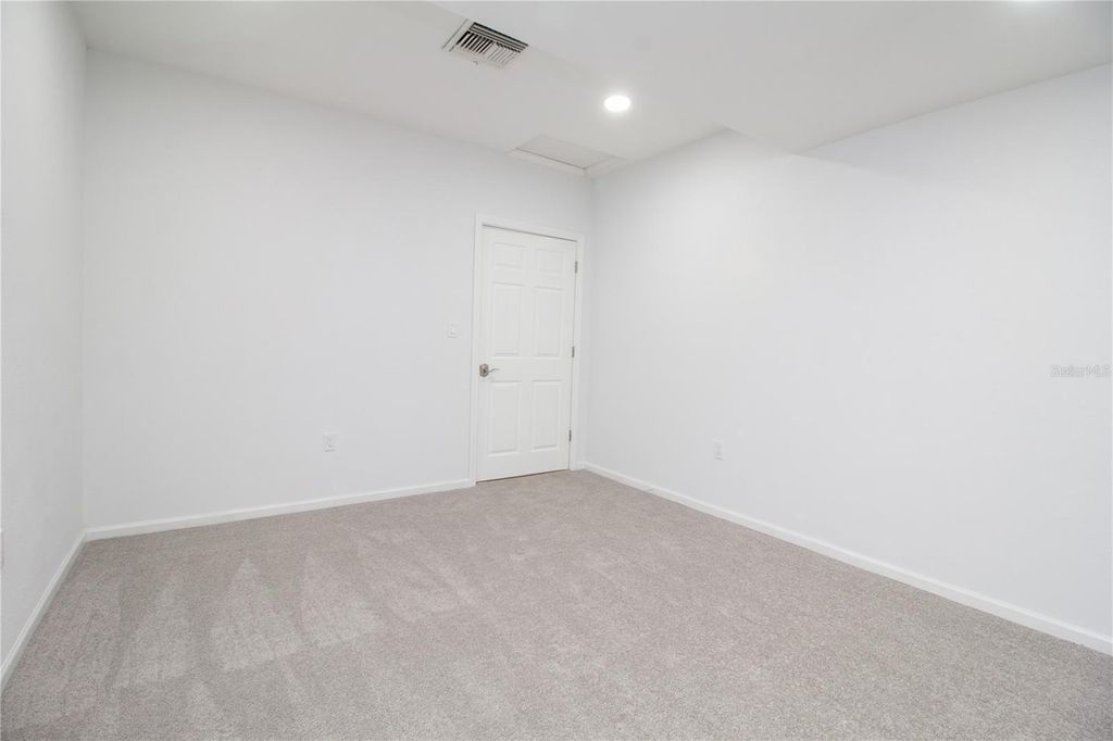 Image 17 of property listing at 10202 N BOULEVARD, Tampa, FL 33612