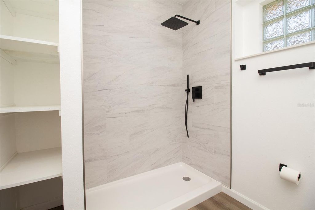 Image 19 of property listing at 10202 N BOULEVARD, Tampa, FL 33612