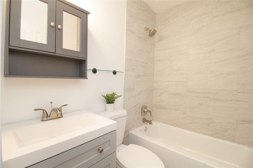 Image 22 of property listing at 10202 N BOULEVARD, Tampa, FL 33612