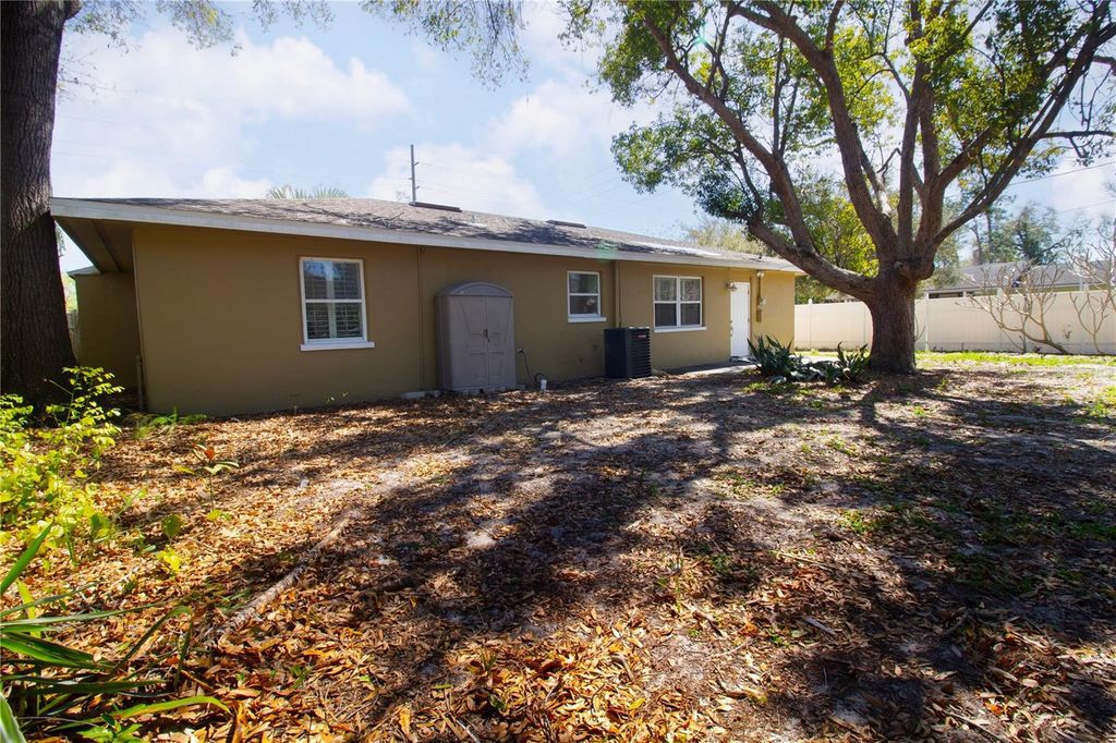 Image 28 of property listing at 10202 N BOULEVARD, Tampa, FL 33612