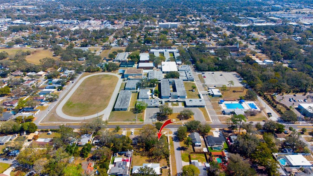 Image 32 of property listing at 10202 N BOULEVARD, Tampa, FL 33612