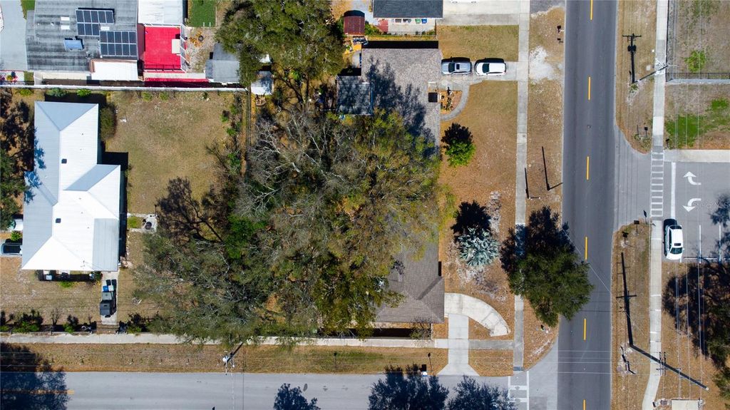 Image 33 of property listing at 10202 N BOULEVARD, Tampa, FL 33612